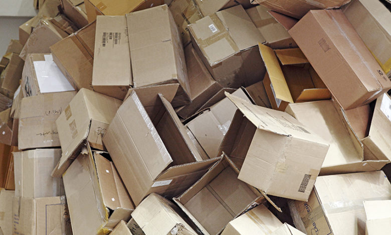Gạch tích trữ hơn 135 triệu hộp các tông đang khiến giá giấy tăng